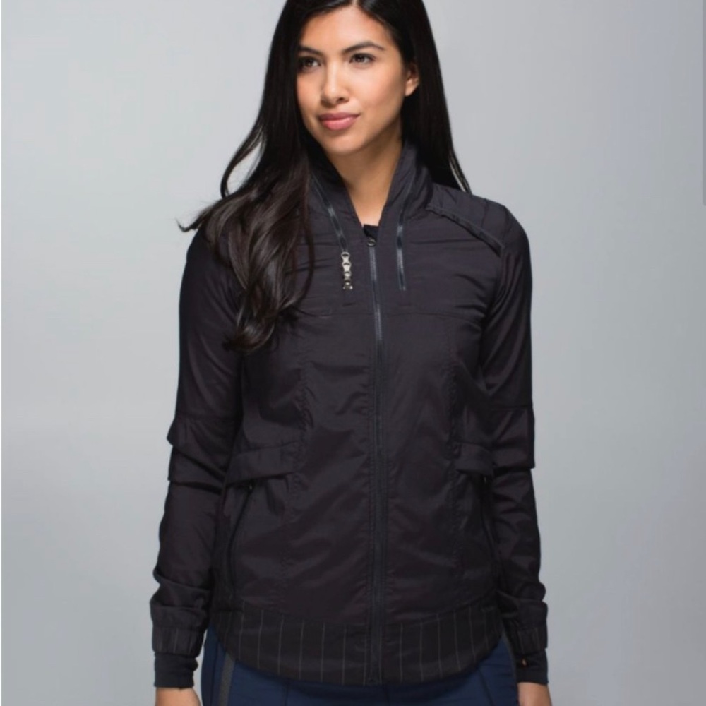 Lululemon Spring Forward black reflective running jacket w stowable hood, size 4